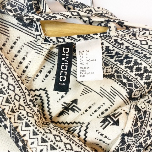 H&M Divided
Woman’s Size 4 Romper Shorts - Picture 7 of 7